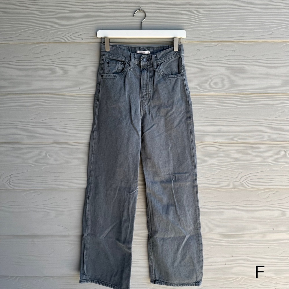 Levi’s• High Loose Dark Grey Jeans